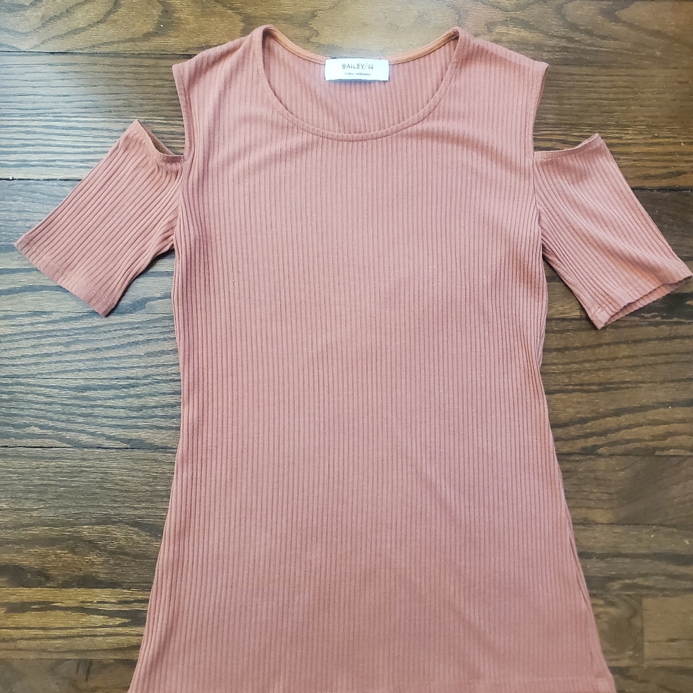Cold Shoulder Top - Picture 2 of 4